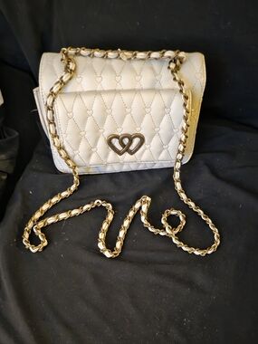Betsy Johnson Elegant White Quilted Crossbody Bag  Gold Chain Interlocking White